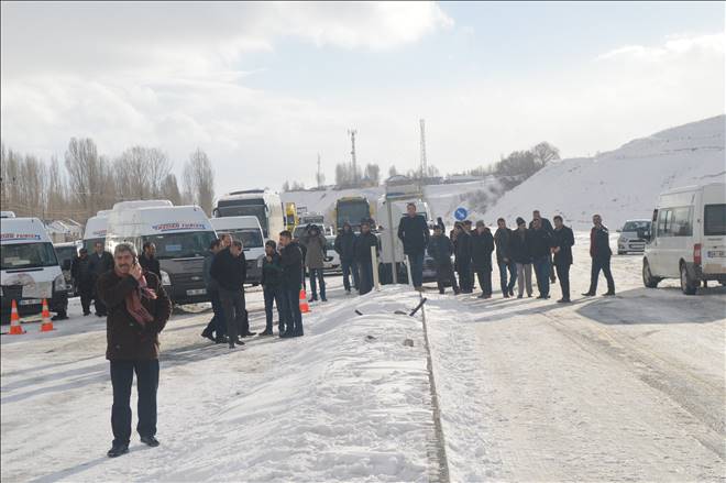 Ağrı-Erzurum karayolu ulaşıma kapandı