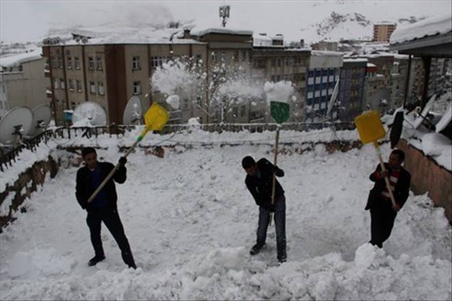 KAR YAĞSA DA EVE EKMEK GÖTÜRSEK