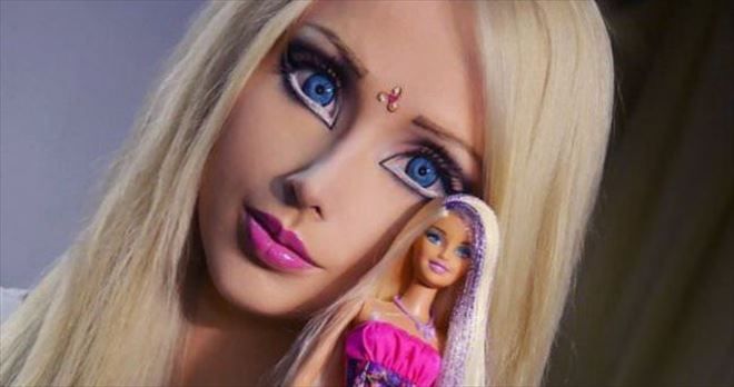 DOSSO DOSSİ FASHİON SHOW, İNSAN BARBİE TÜRKİYE´YE GETİRİYOR!