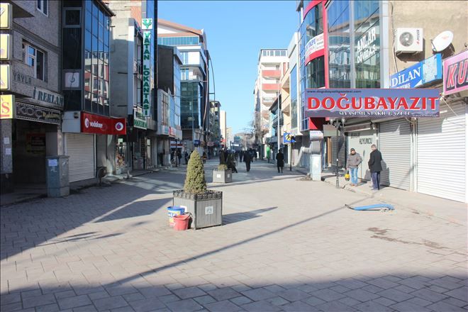 DOĞUBAYAZIT´TA KEPENKLER AÇILMADI