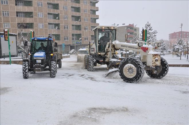 DOĞUBAYAZIT´TA KAR TEMİZLEME ÇALIŞMALARI