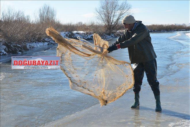 MURAT NEHRİ ÜZERİNDE BALIK AVLAMA