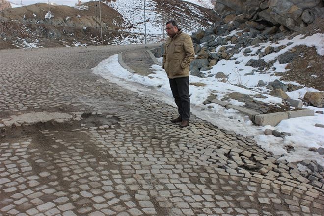 İSHAKPAŞA SARAYI YOLU 