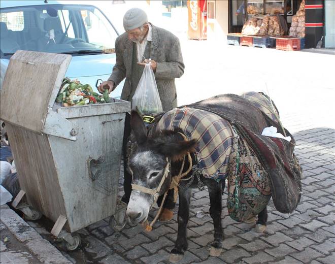 ÇÖPTE YAŞAM MÜCADELESİ