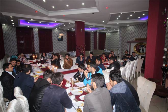 Vali Işın, gençlerle bir araya geldi