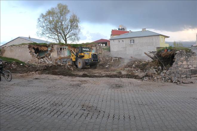 Diyadin`e ikinci Belediye Minibüs garajı yapılıyor