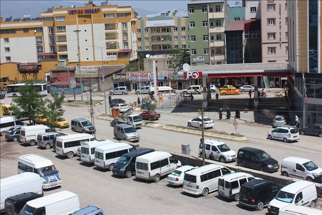 Caddelerde Sağlı Sollu Park Olunca Kuyruklar Uzadıkça Uzuyor