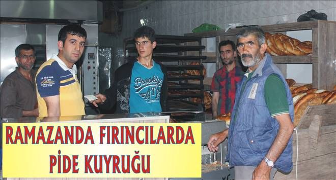 RAMAZANDA FIRINCILARDA PİDE KUYRUĞU