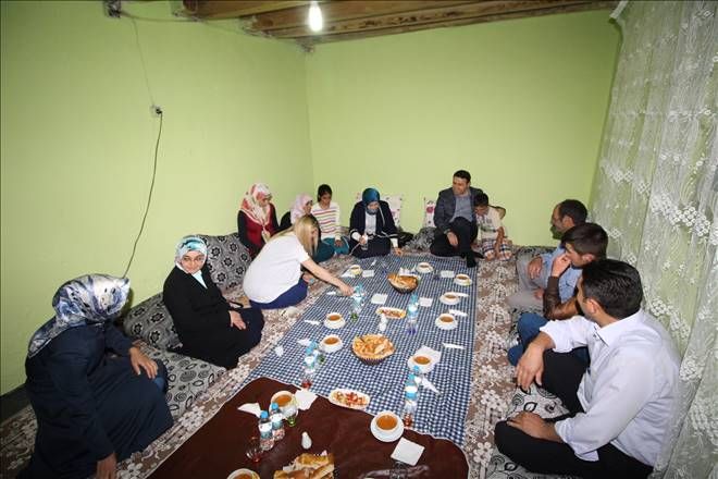 Vali Işın, Yaman ailesi ile orucunu açtı