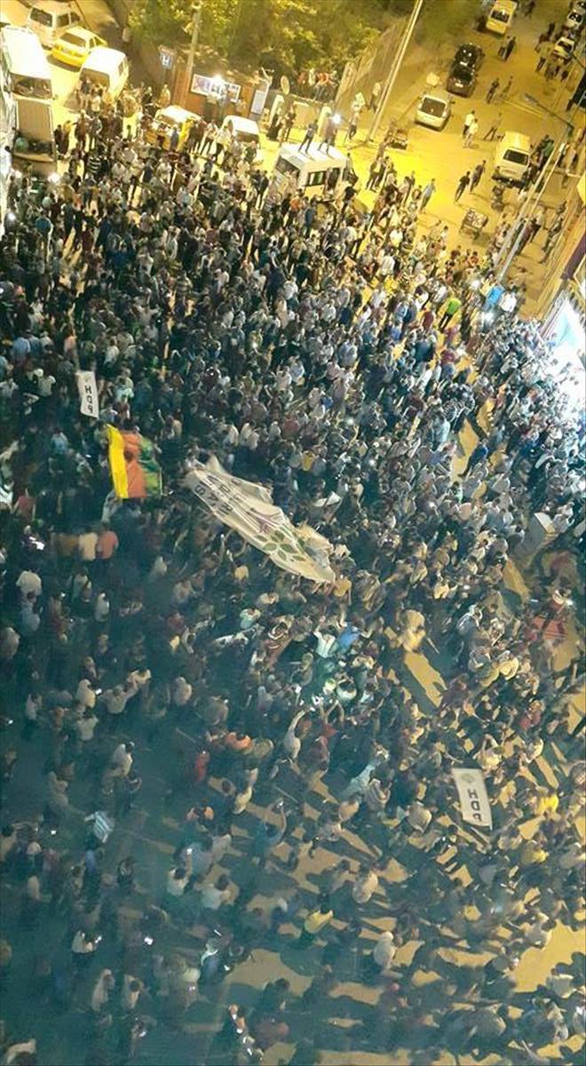 DOĞUBAYAZIT?TA HDP ZAFERİNİ KUTLUYOR