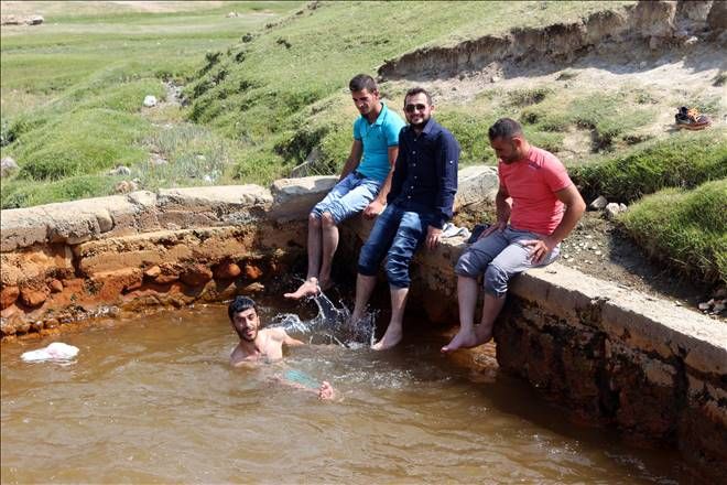 DOĞUBAYAZIT´TA HAVA SICAKLIĞI 32 DERECEYE YÜKSELDİ