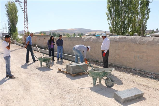 Diyadin´de Yol Yapım Çalışmaları Devam Ediyor
