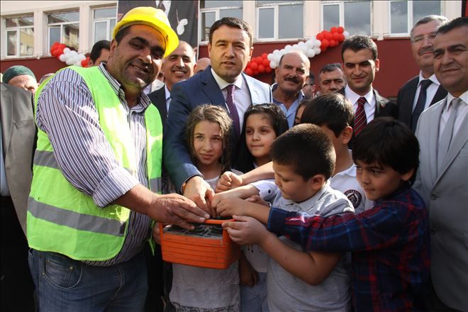 AĞRI´DA OKUL TEMEL ATMA TÖRENİ