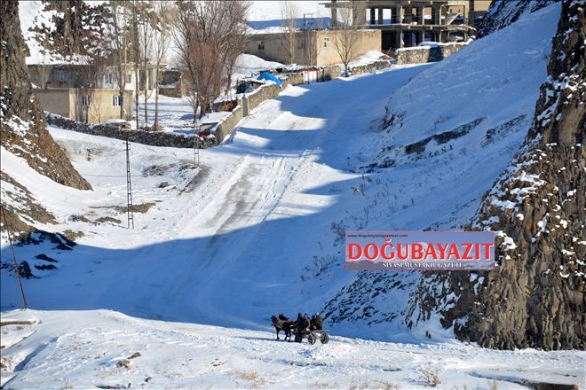 DOĞU´DA 500´E YAKIN KÖY YOLU HALEN KAPALI
