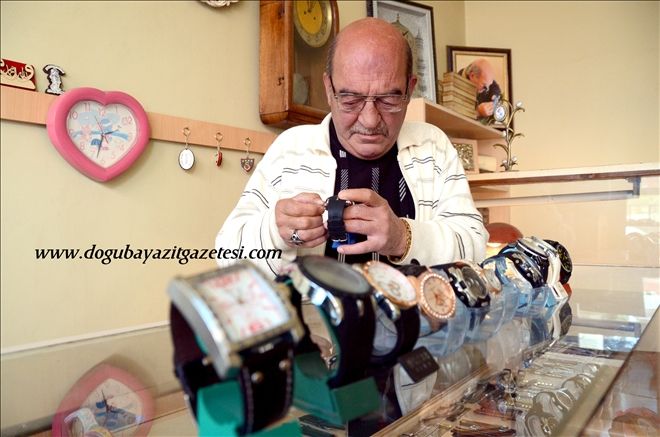 YARIM ASIRDIR SAAT TAMİR EDİYOR