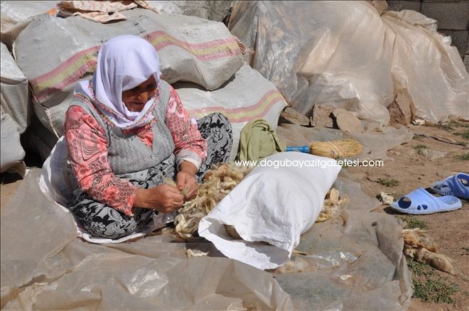 FATMA NENE GEÇİMİNİ ÇÖMLEK YAPARAK SAĞLIYOR