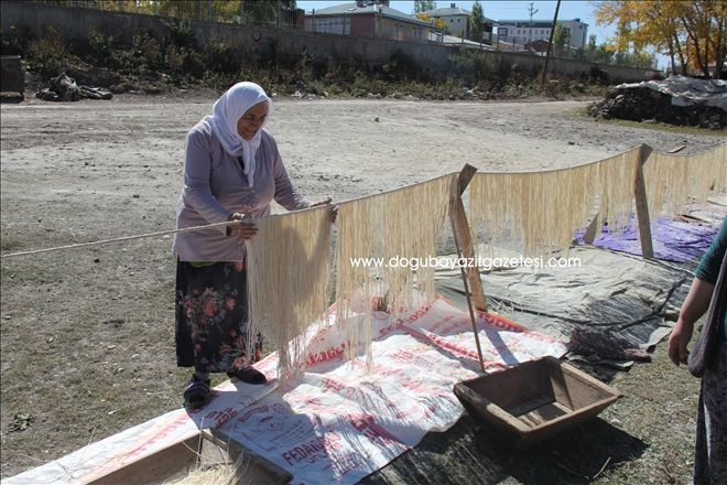 KADINLARDAN ERİŞTE YAPIMI?