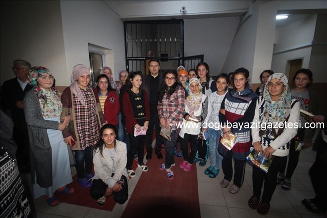 VALİ IŞIN ÖĞRENCİLERLE BİR ARAYA GELDİ?