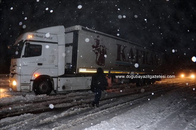 DOĞUBAYAZIT-IĞDIR KARAYOLU ULAŞIMA KAPANDI?