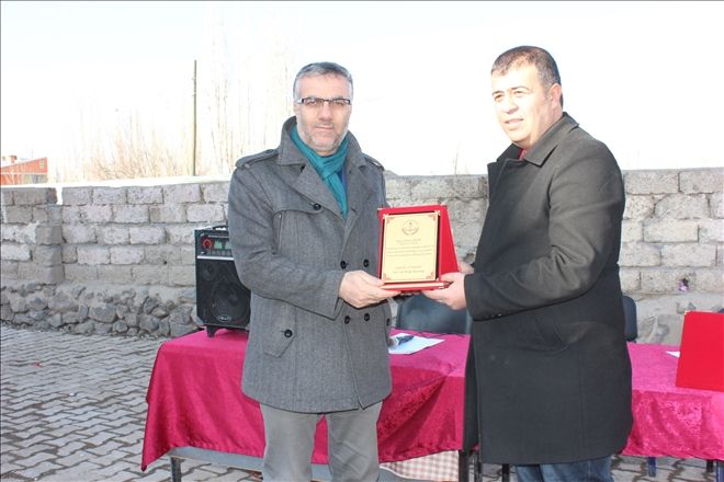 FATİH OKULU AİLE BİRLİĞİNDEN GAZETEMİZE PLAKET