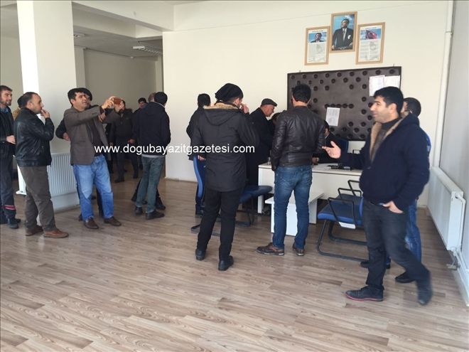 ELEŞKİRT´TE ELEKTRİK KESİNTİSİ PROTESTOSU
