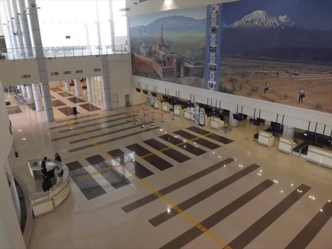 AĞRI´DA TÜM İÇ HAT UÇAK SEFERLERİ KARŞILIKLI İPTAL EDİLDİ...