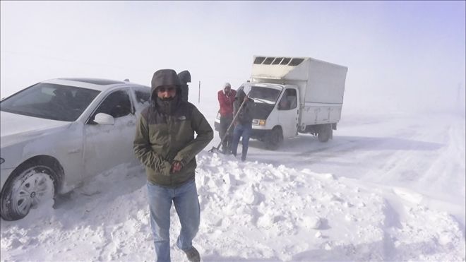 DOĞUBAYAZIT-ÇALDIRAN KARAYOLU KAR VE TİPİDEN DOLAYI KAPANDI...