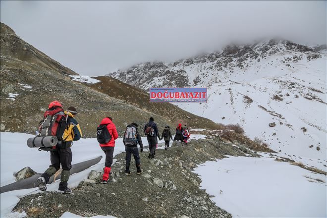 Buzul mağaralarına zorlu yolculuk