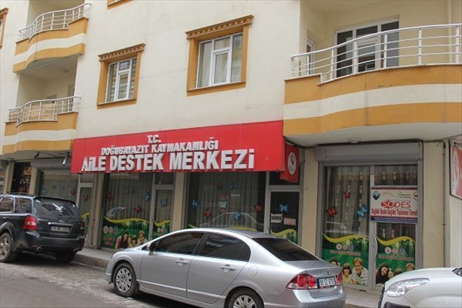 DOĞUBAYAZIT KAYMAKAMLIĞI KAPSAMINDA AÇILAN AİLE DESTEK MERKEZİNDE ÇEŞİTLİ KURSLARLA BAYANLARA HİZMET 