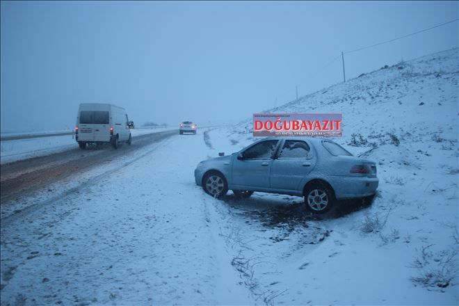 AĞRI´DA KAR VE TİPİ ULAŞIMI AKSATTI