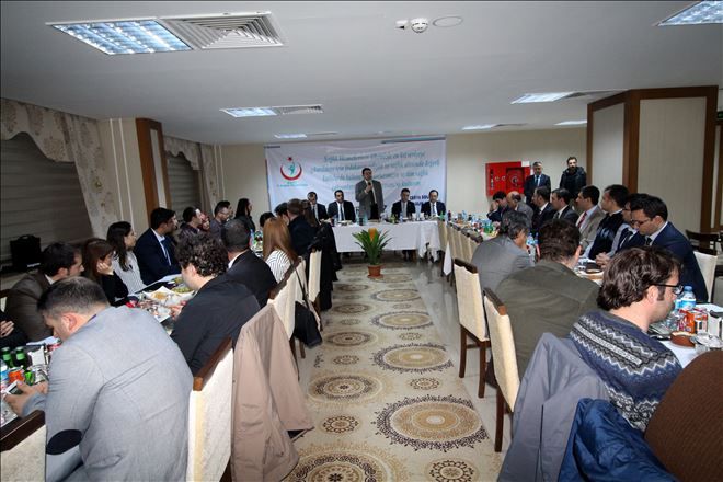 AĞRI VALİSİ SAĞLIK ÇALIŞANLARIYLA BİR ARADA?