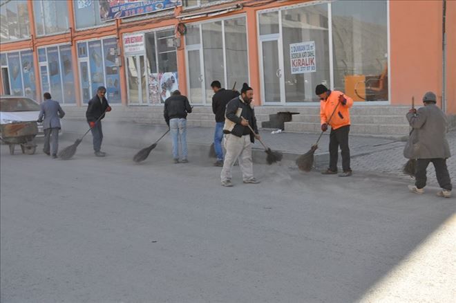 DOĞUBAYAZIT BELEDİYESİ BAHAR TEMİZLİĞİ BAŞLATTI 