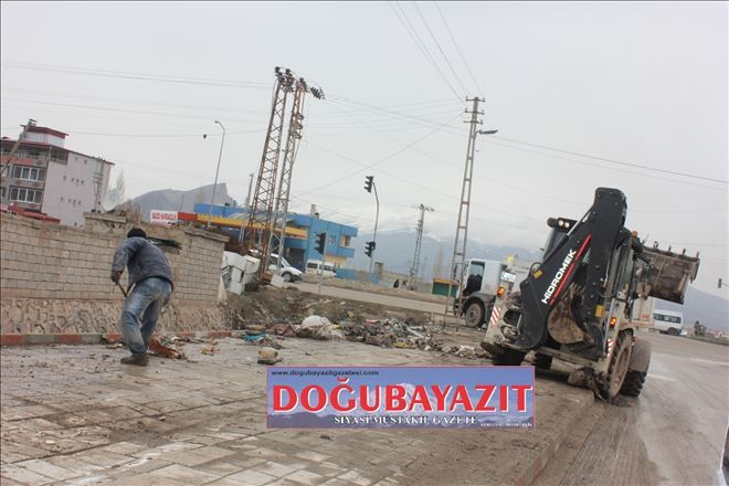 BELEDİYE DERELERİ TEMİZLİYOR