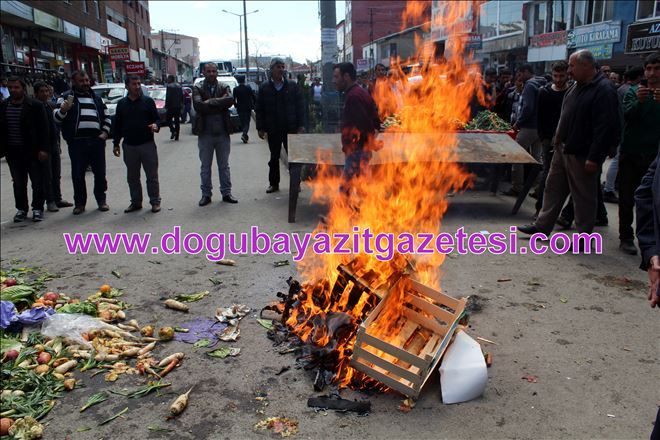 AĞRI´LI PAZAR ESNAFINDAN BELEDİYEYE PROTESTO