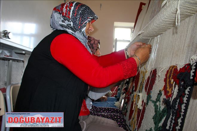 Karabağ kilimi kadınlara gelir kaynağı oldu