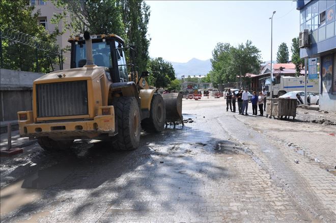 DOĞUBAYAZIT´TA ASFALTLAMA ÇALIŞMALARI YENİDEN BAŞLADI