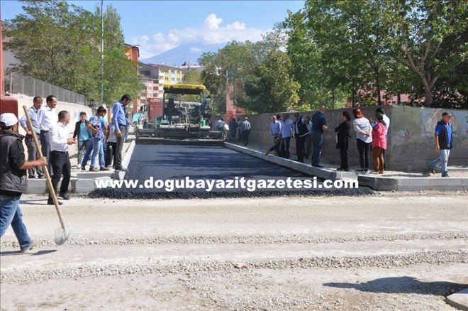 KİLİTLİ PARKE TAŞINDAN, ASFALT YOLLARA?