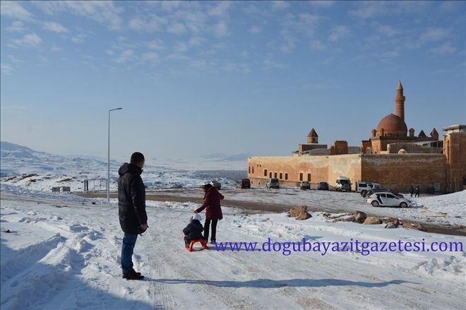 DOĞUBAYAZIT İSHAK PAŞA SARAYINDA SÖMEST YOĞUNLUĞU?