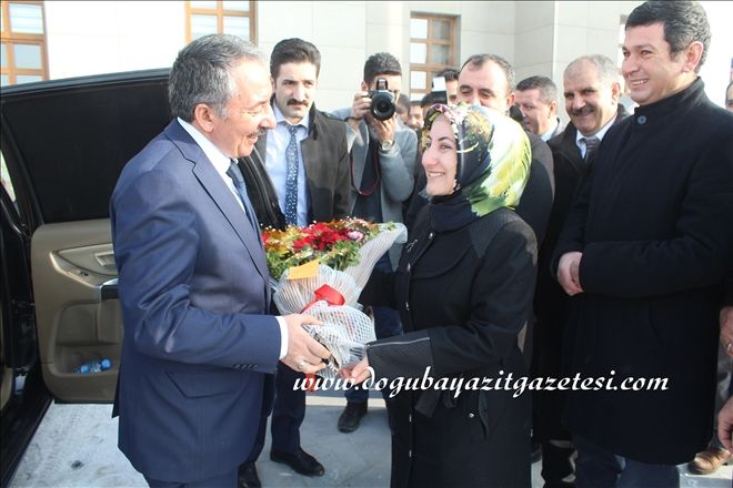 AİÇÜ´DE REKTÖRLÜK DEVİR TESLİM TÖRENİ?