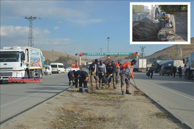 DOĞUBAYAZIT BELEDİYESİNCE GÜRBULAK SINIR KAPISI GÜZERGAHI TEMİZLENİYOR