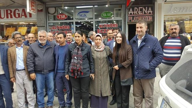 HDP HEYETİ DOĞUBAYAZIT´TA GELEREK ESNAFI ZİYARET ETTİ.