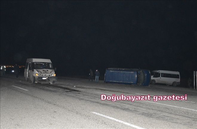 DOĞUBAYAZIT´TA TRAFİK KAZASI: 12 YARALI?
