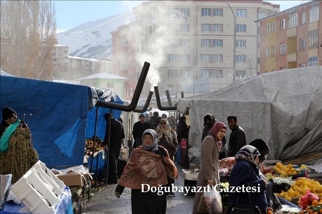 PAZARCILARIN SOĞUKTAKİ EKMEK MÜCADELESİ?