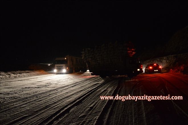 DOĞUBAYAZIT-IĞDIR KARAYOLUNDA ULAŞIMA KAR ENGELİ?