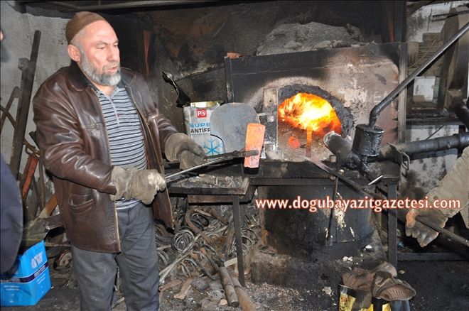 40 YILDIR BABA MESLEĞİNİ SÜRDÜRÜYOR?