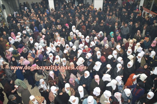 Ağrı´lı Hayırsever iş adamı ev hanımlarını umreye gönderdi?