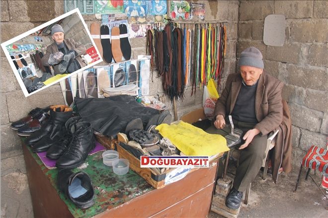 YARIM ASIRDIR AYNI KÖŞEDE AYAKKABI TAMİR EDİYOR?