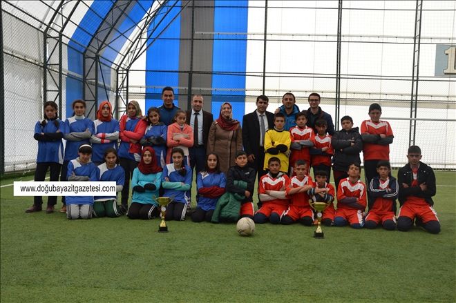 Doğubayazıt´ta okullar arası futbol turnuvası...