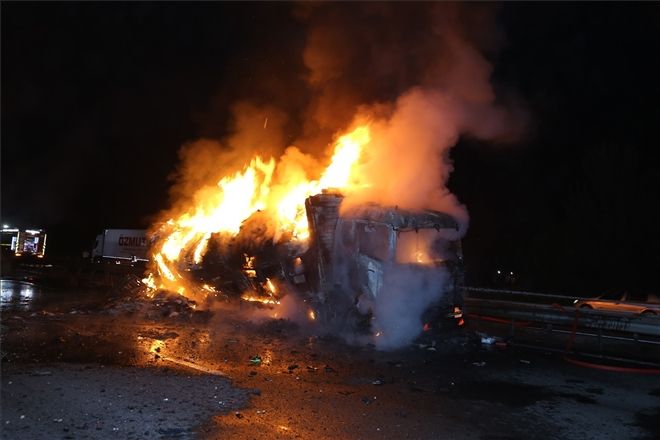 DOĞUBAYAZIT´TA TIR YANGINI...