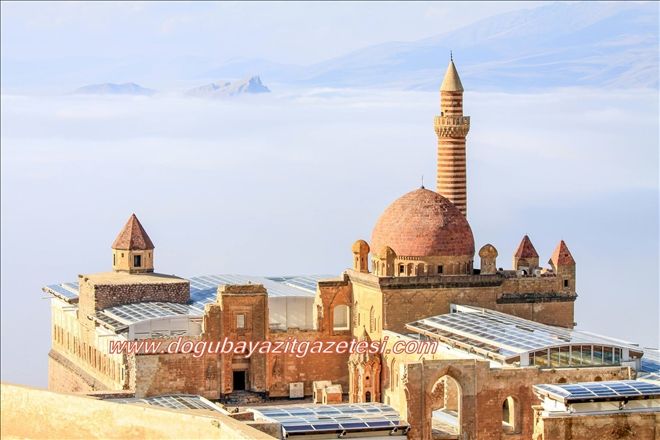 TARİHİN AYAKTAKİ İHTİŞAMLI SARAYI: İSHAK PAŞA